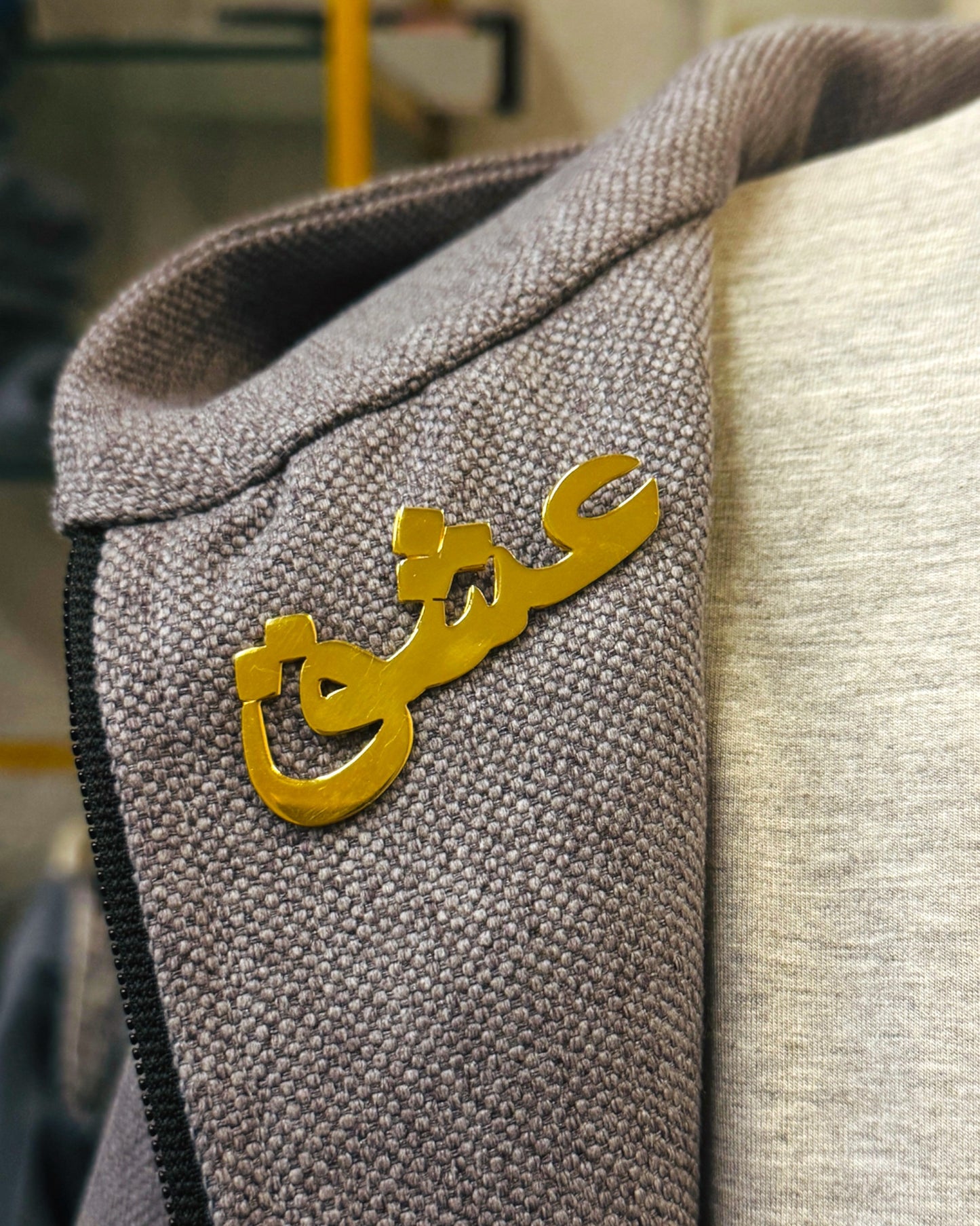 Adore “عشق” Pin