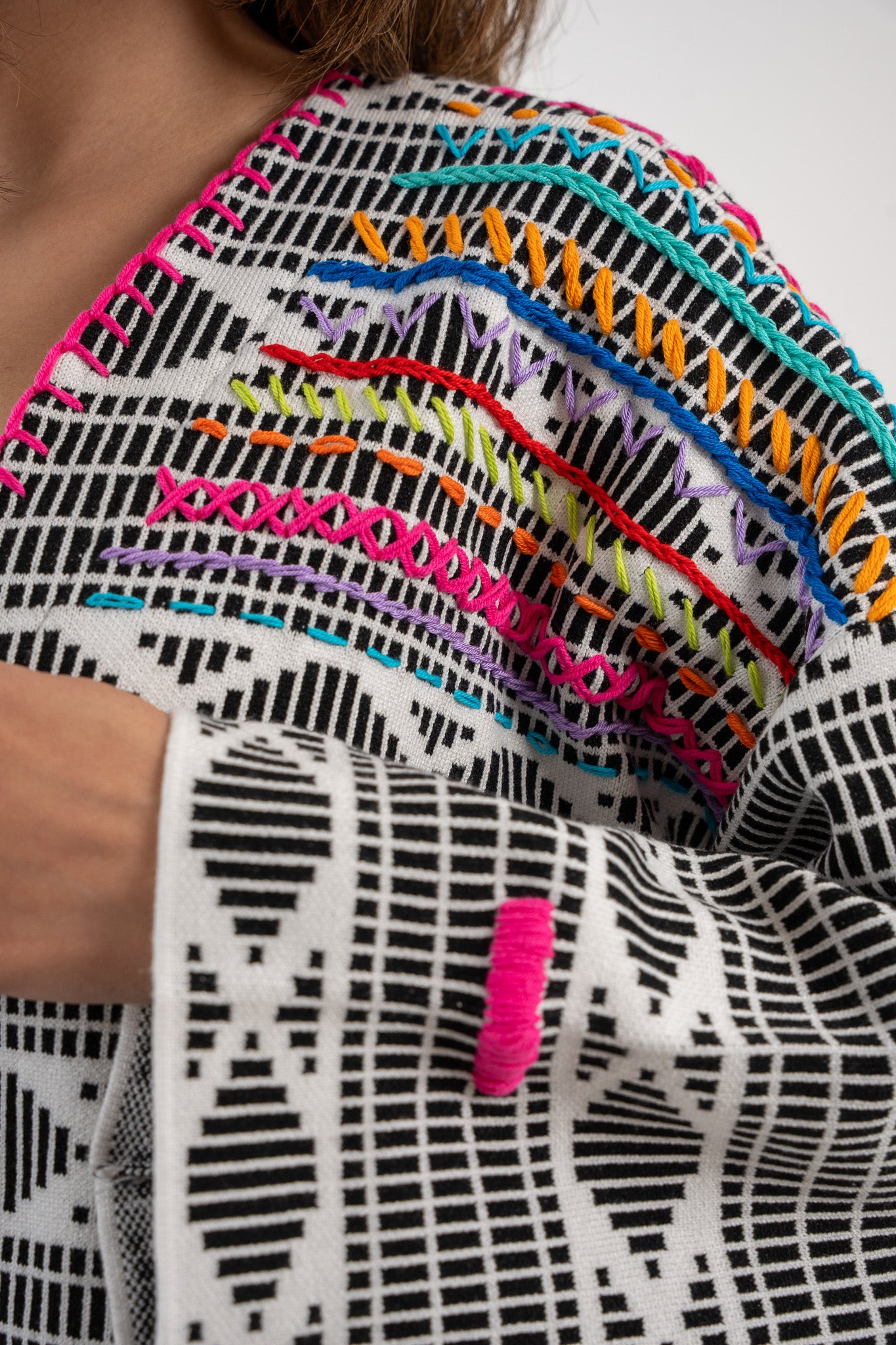 Badiya Weave Kimono - White with colorful stitches