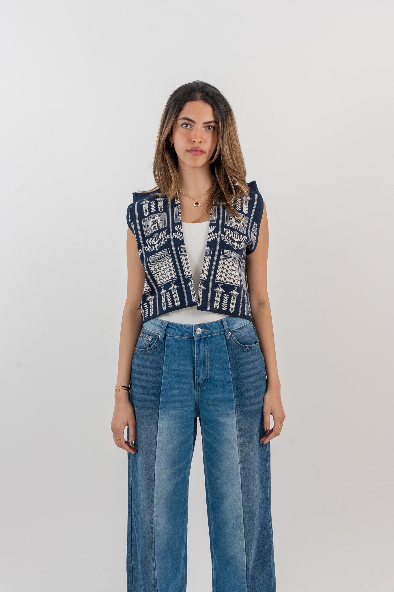 Kayan Vest - White & Navy