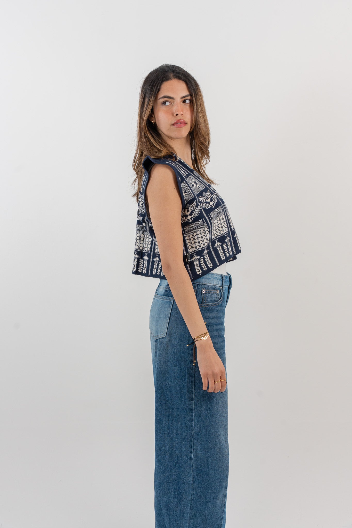 Kayan Vest - White & Navy