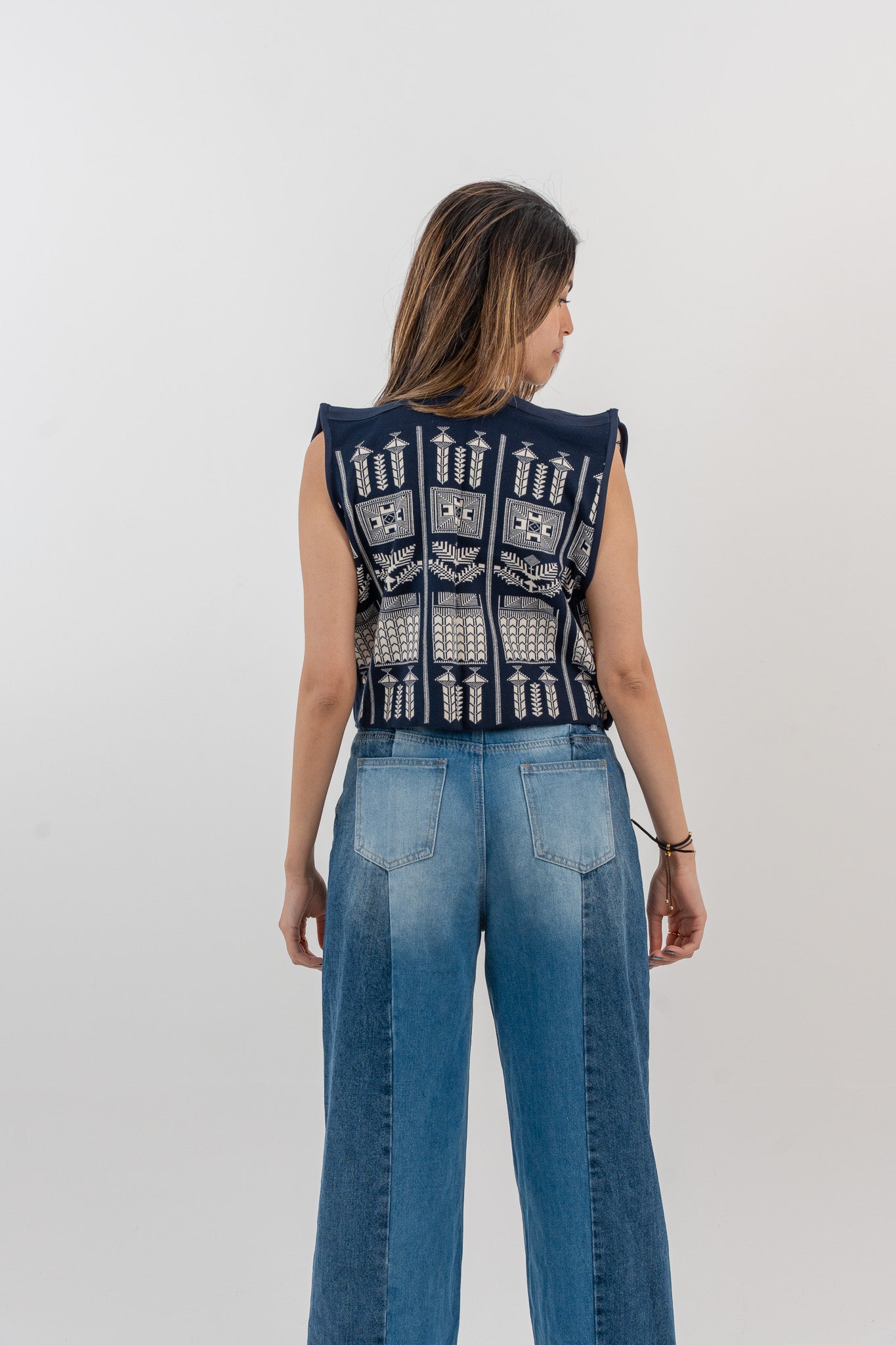 Kayan Vest - White & Navy