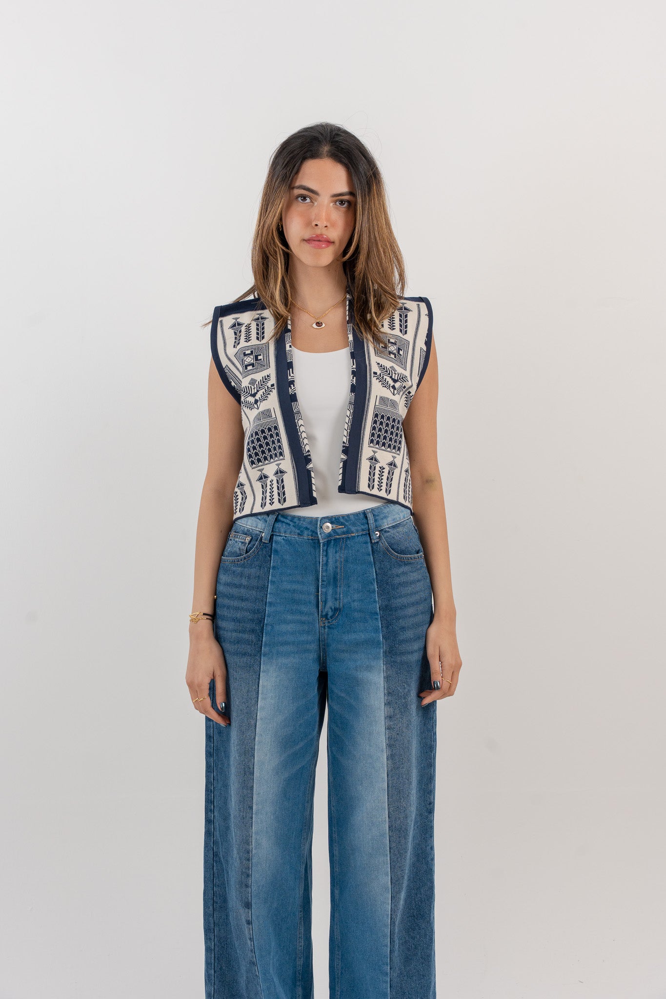 Kayan Vest - White & Navy
