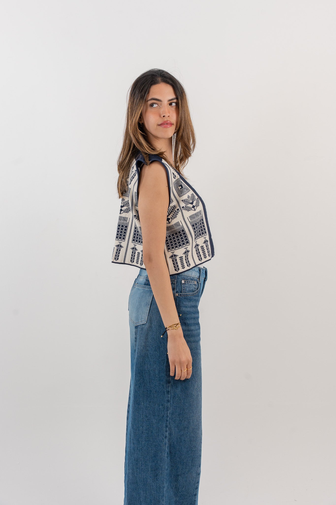 Kayan Vest - White & Navy