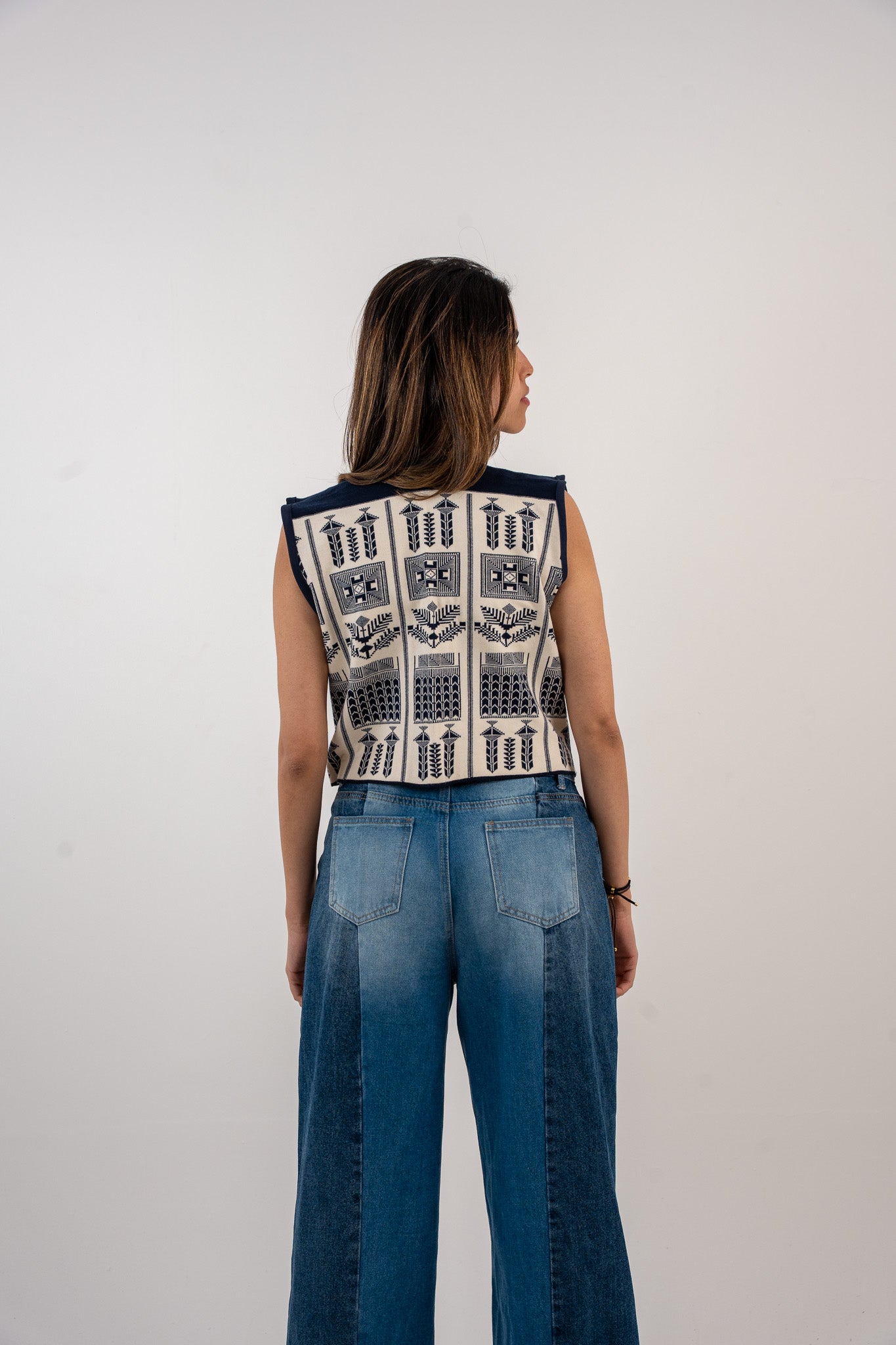 Kayan Vest - White & Navy