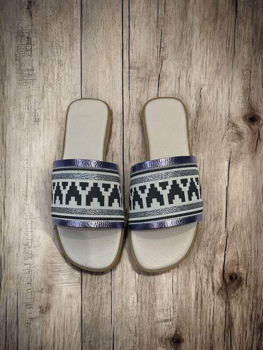 Sadu Slip-Ons - Metallic purple