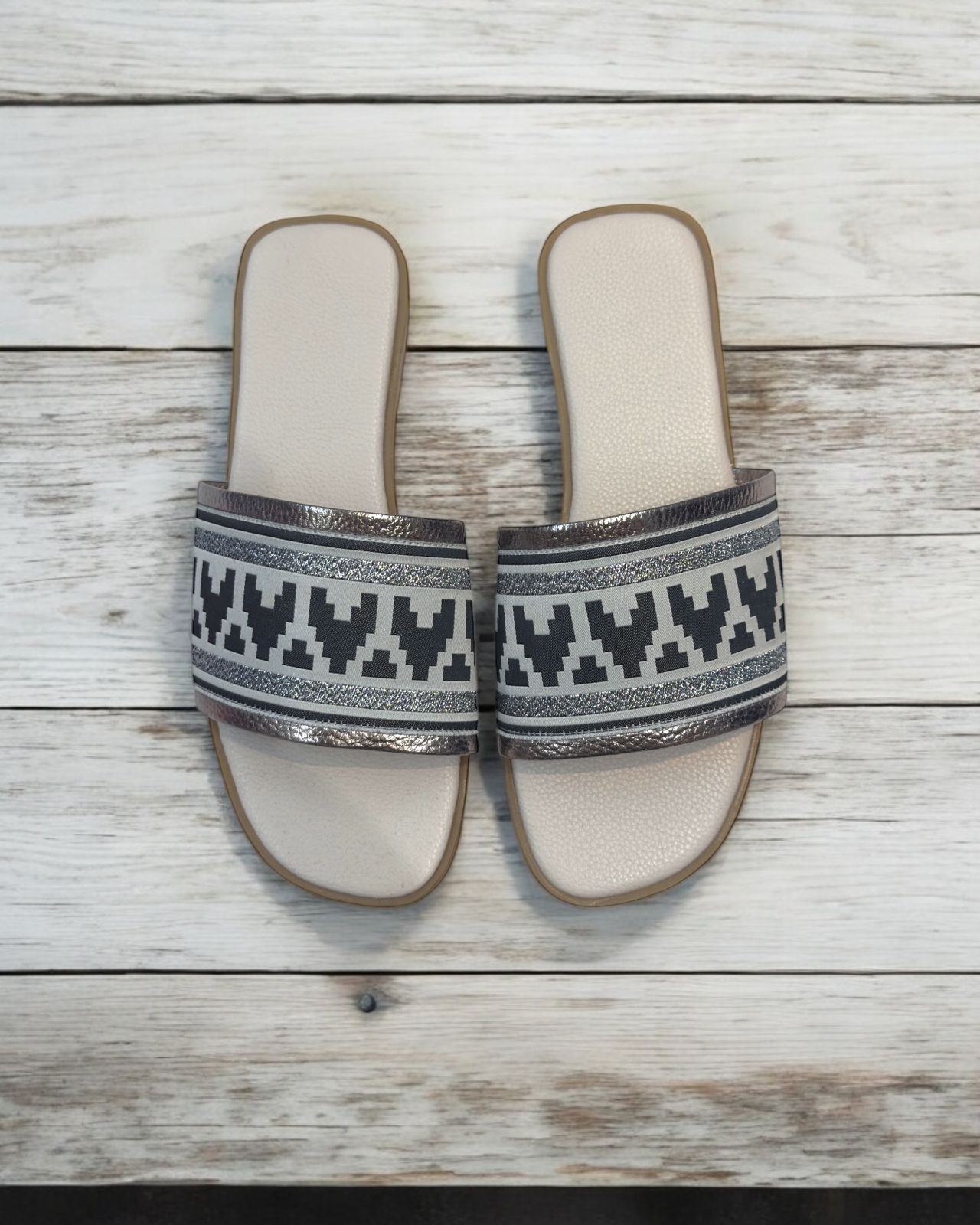 Sadu Slip-Ons - Metallic silver