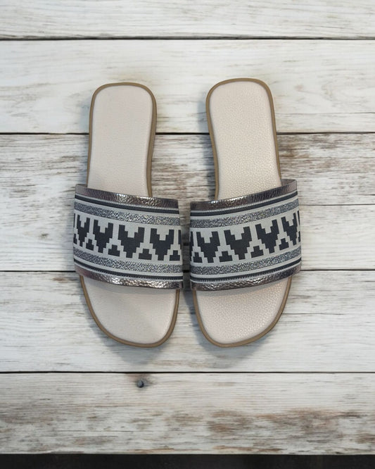 Sadu Slip-Ons - Metallic silver
