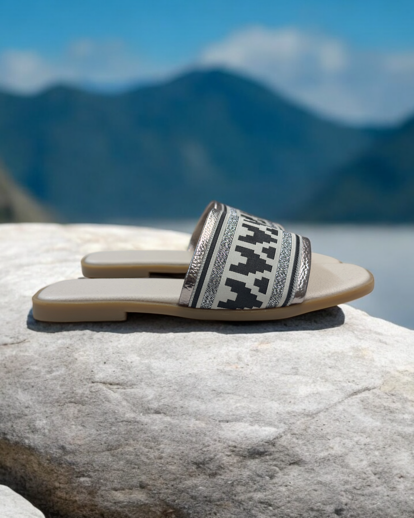 Sadu Slip-Ons - Metallic silver